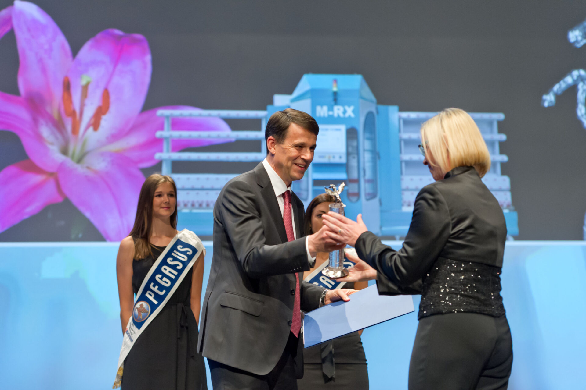 Pegasus an die Firma Schraml